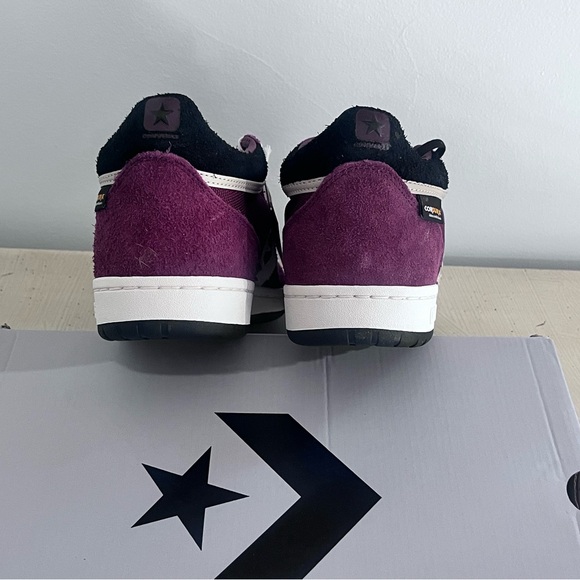 Converse Men's 10.5 Burgundy Sneakers - Picture 7 of 8